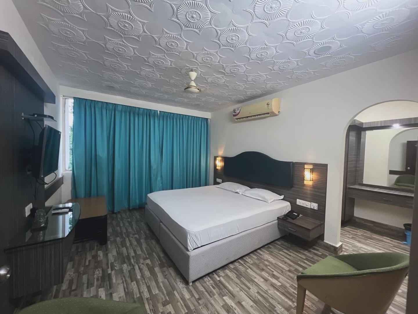 Varada Nagavali Hotel Srikakulam ภายนอก รูปภาพ