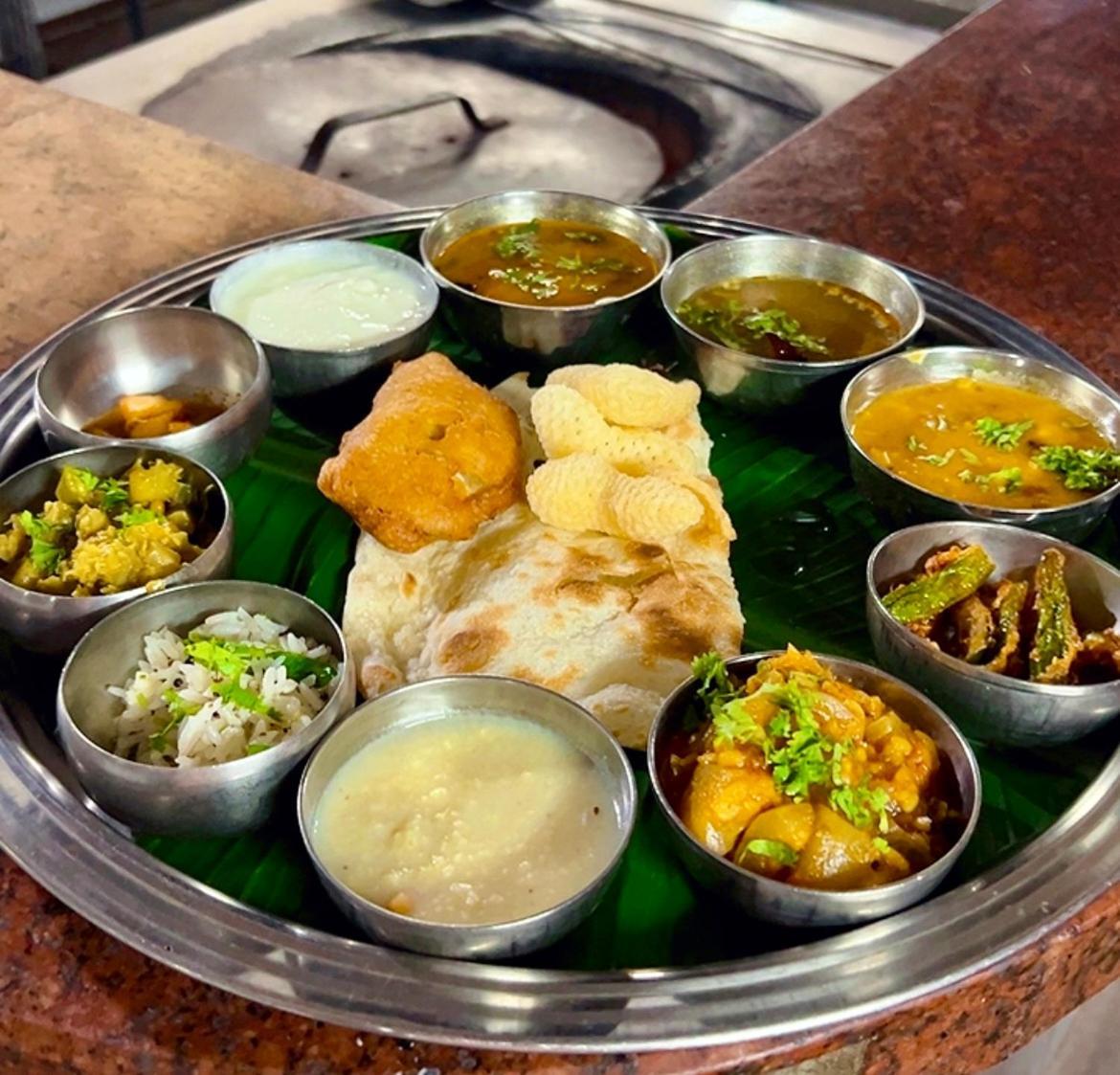 Varada Nagavali Hotel Srikakulam ภายนอก รูปภาพ