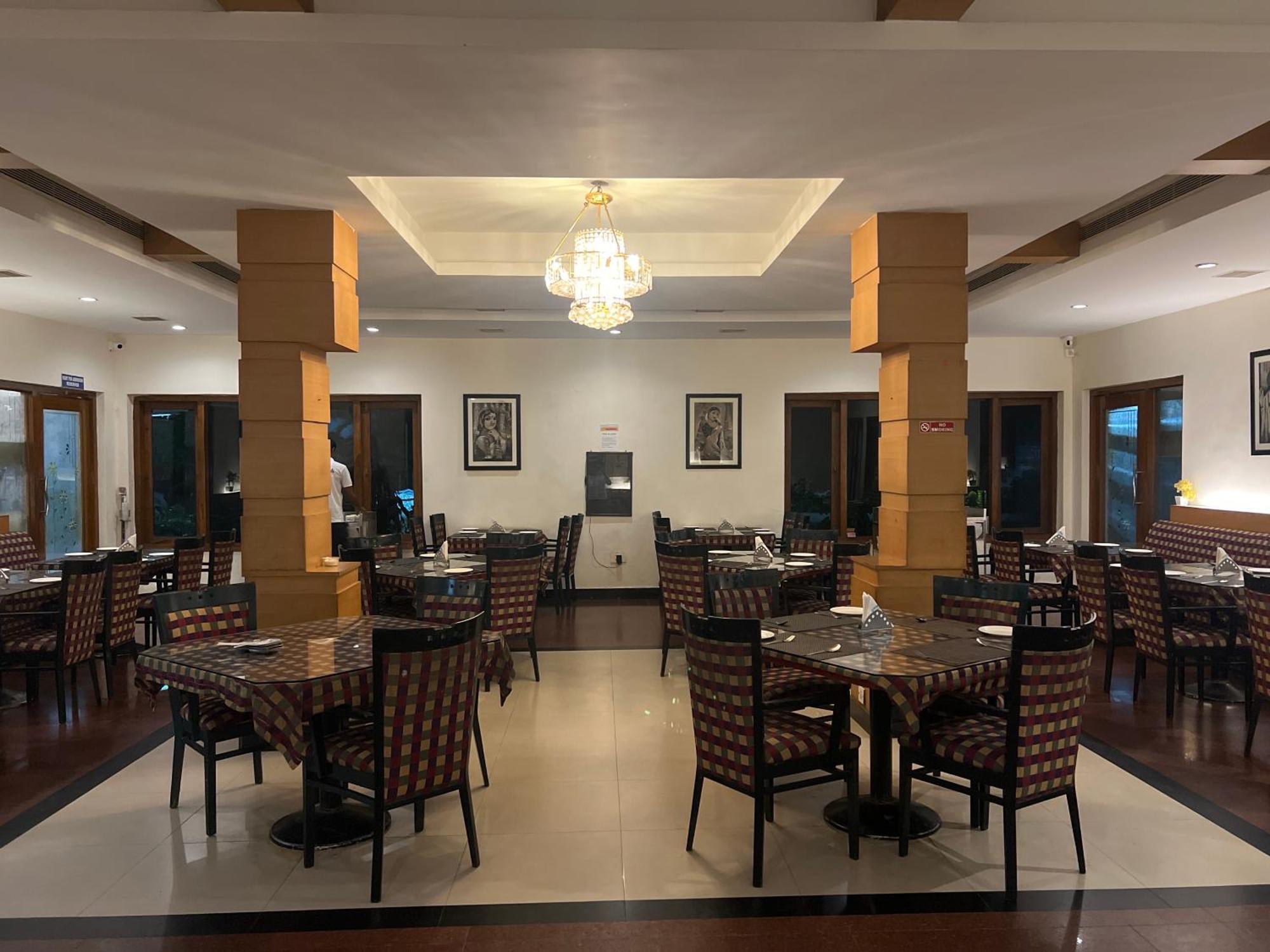 Varada Nagavali Hotel Srikakulam ภายนอก รูปภาพ