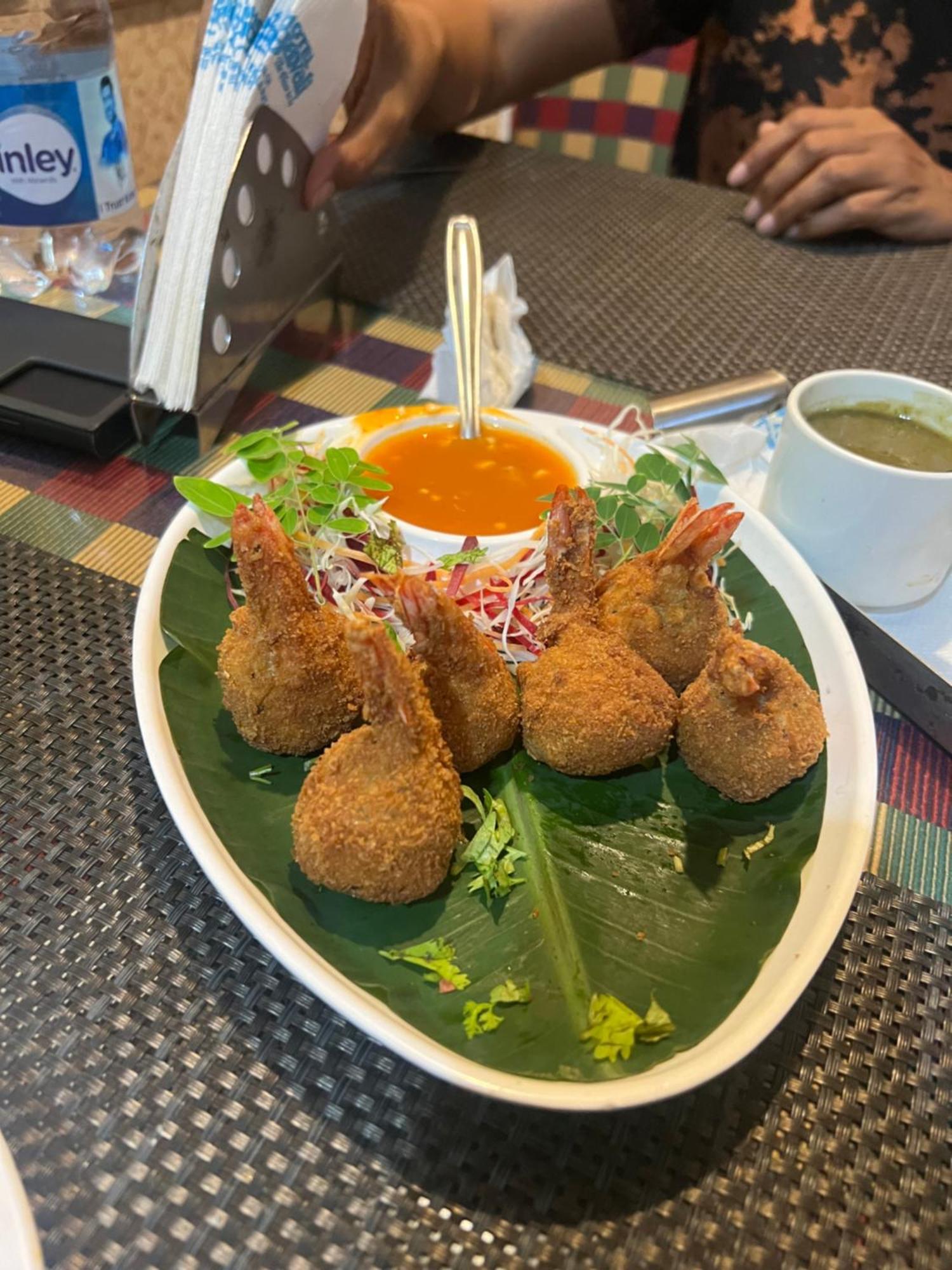 Varada Nagavali Hotel Srikakulam ภายนอก รูปภาพ