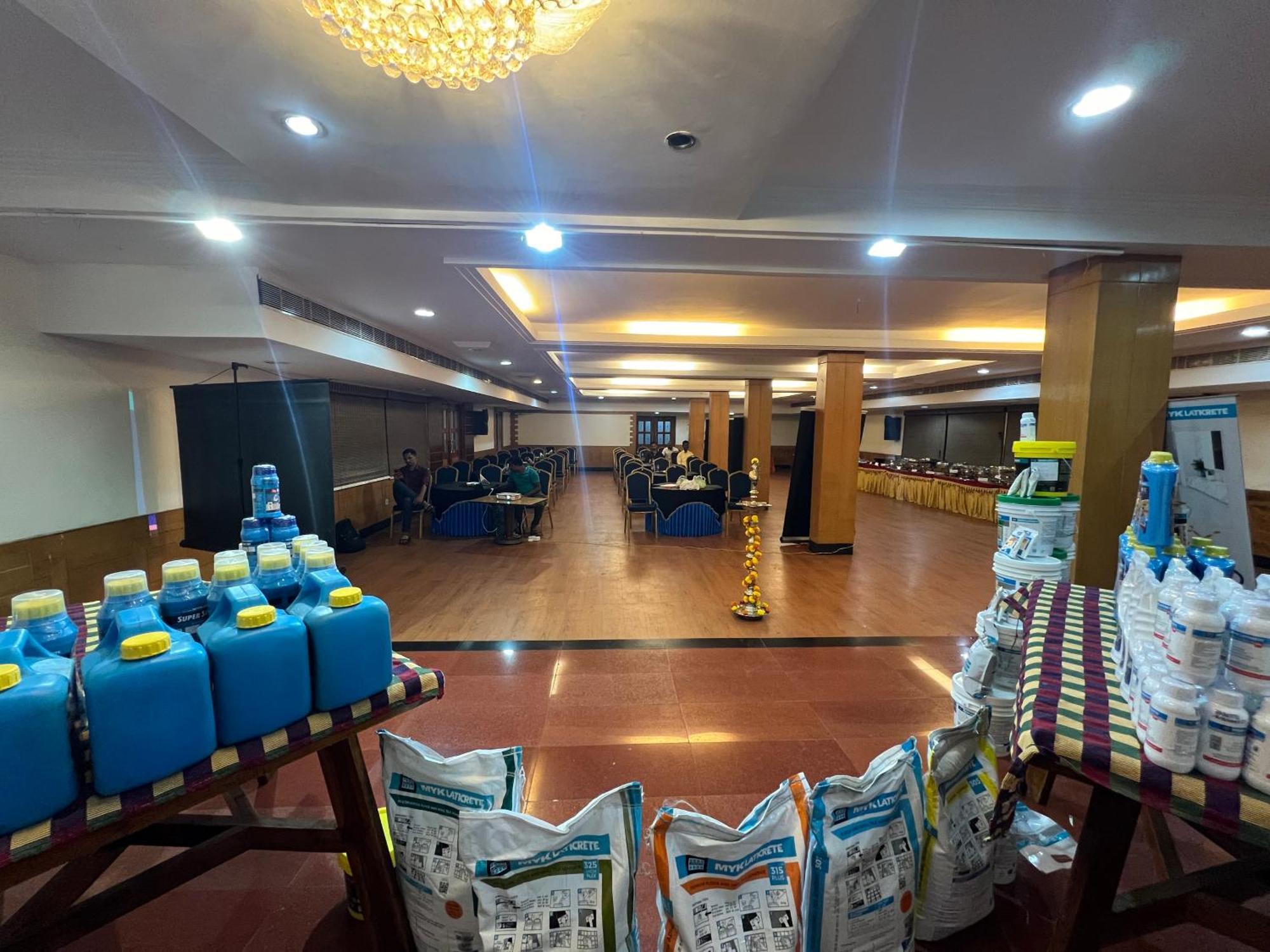 Varada Nagavali Hotel Srikakulam ภายนอก รูปภาพ