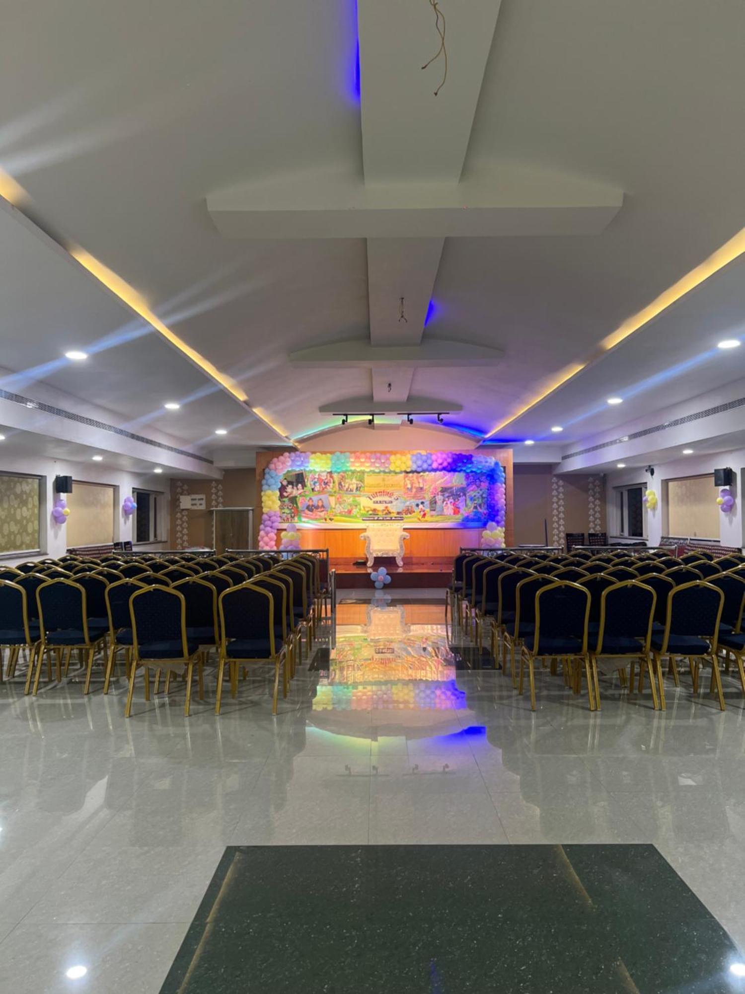 Varada Nagavali Hotel Srikakulam ภายนอก รูปภาพ