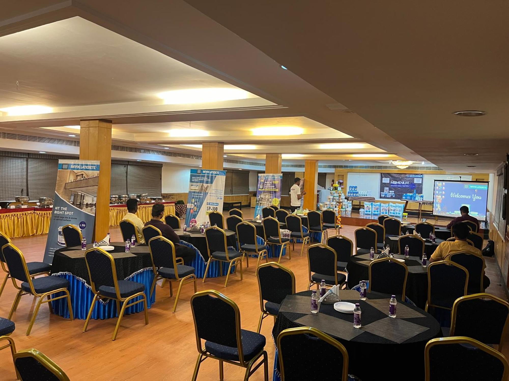 Varada Nagavali Hotel Srikakulam ภายนอก รูปภาพ