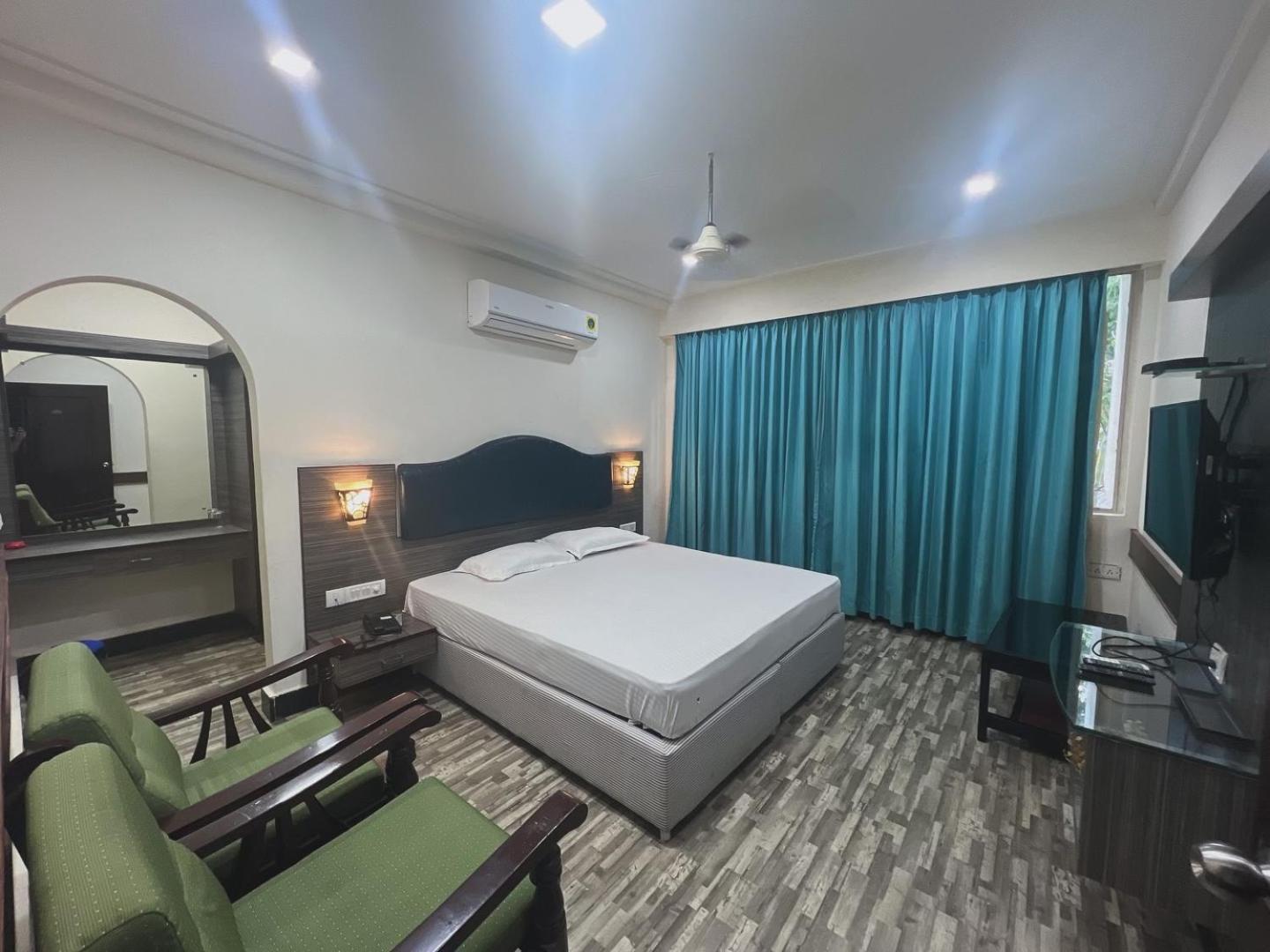 Varada Nagavali Hotel Srikakulam ภายนอก รูปภาพ