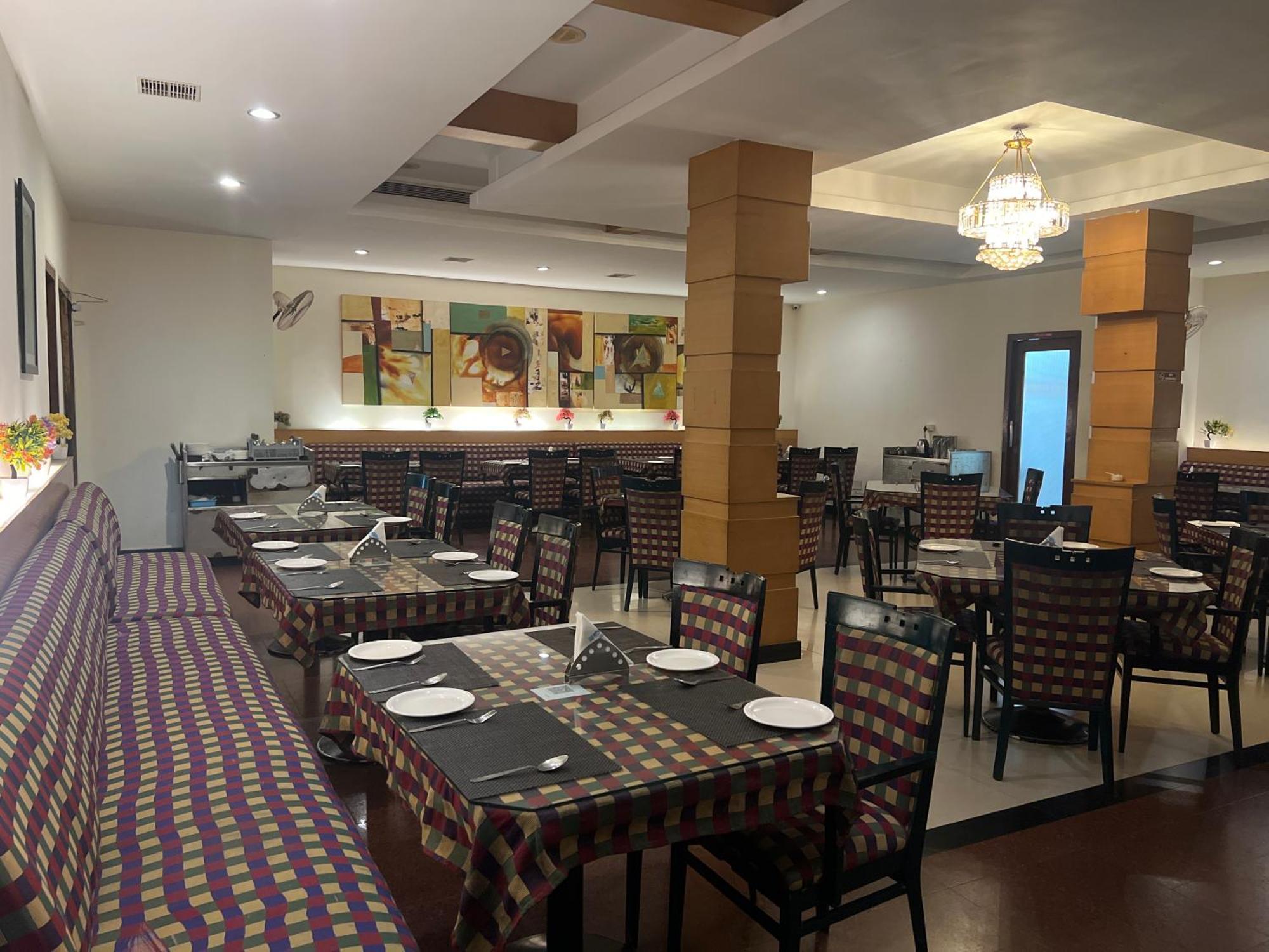 Varada Nagavali Hotel Srikakulam ภายนอก รูปภาพ